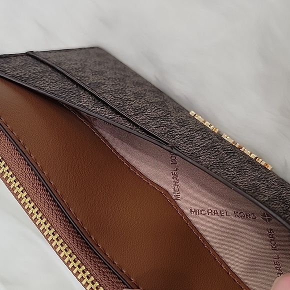 MICHAEL KORS Jet Set Medium Logo Crossover Wristlet - Picture 6 of 8